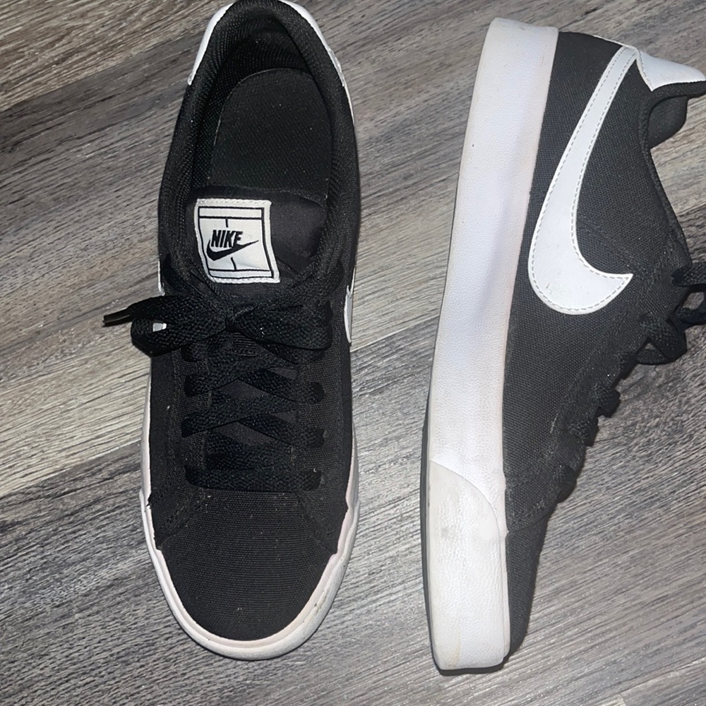 Nike sneakers worn once. New Nike Blazer